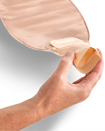 una mano che tiene un contenitore di plastica bianca